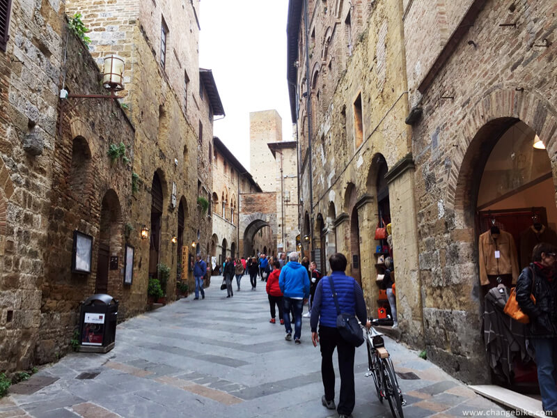 cycle touring changebike san-gimignano italy