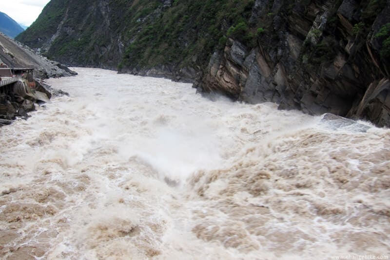 changebike travel bike yunnan tiger leaping gorge
