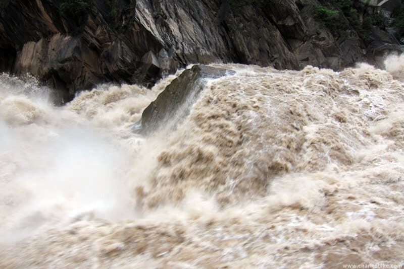 changebike travel bike yunnan tiger leaping gorge