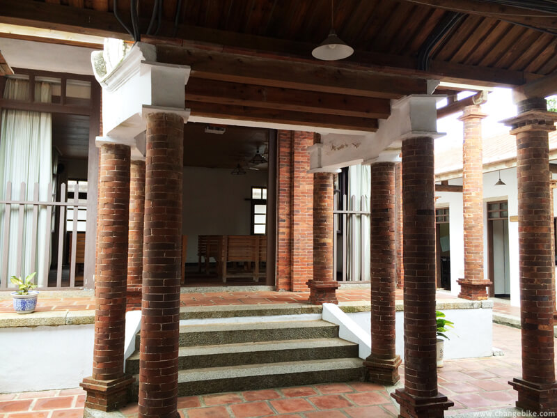 changebike travel bike in Kinmen Shuitou Village Jinshui Elementary School