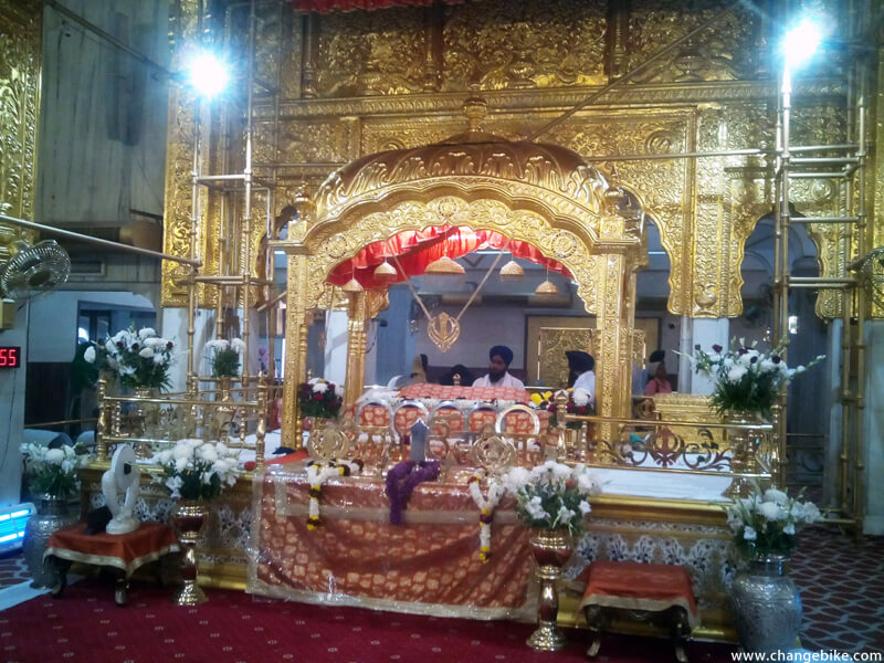 bike tours changebike gurudwara bangla sahib india